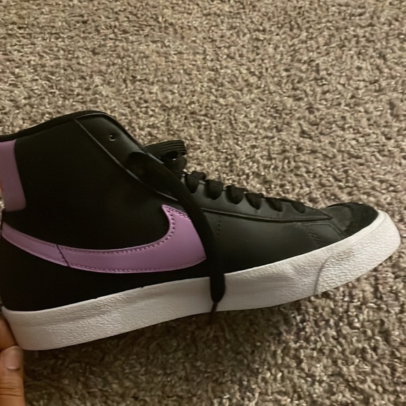 Black and purple nike sneakers. - Picture 2 of 3